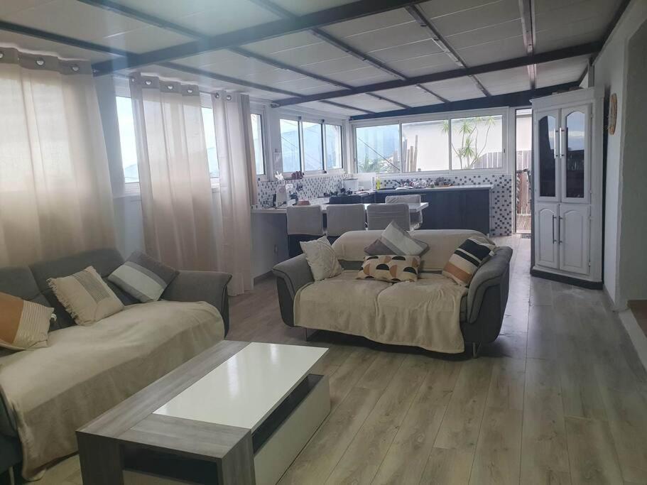 Apartmán Sweet Metykaz Le Tampon Exteriér fotografie